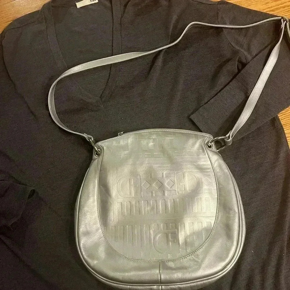 Vintage Due Fretelli Silver  Embossed Tooled Logo Leather Crossbody Handbag - Picture 1 of 8
